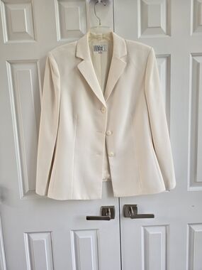 Le Suit Women's Cream Tailored Three-Button Blazer